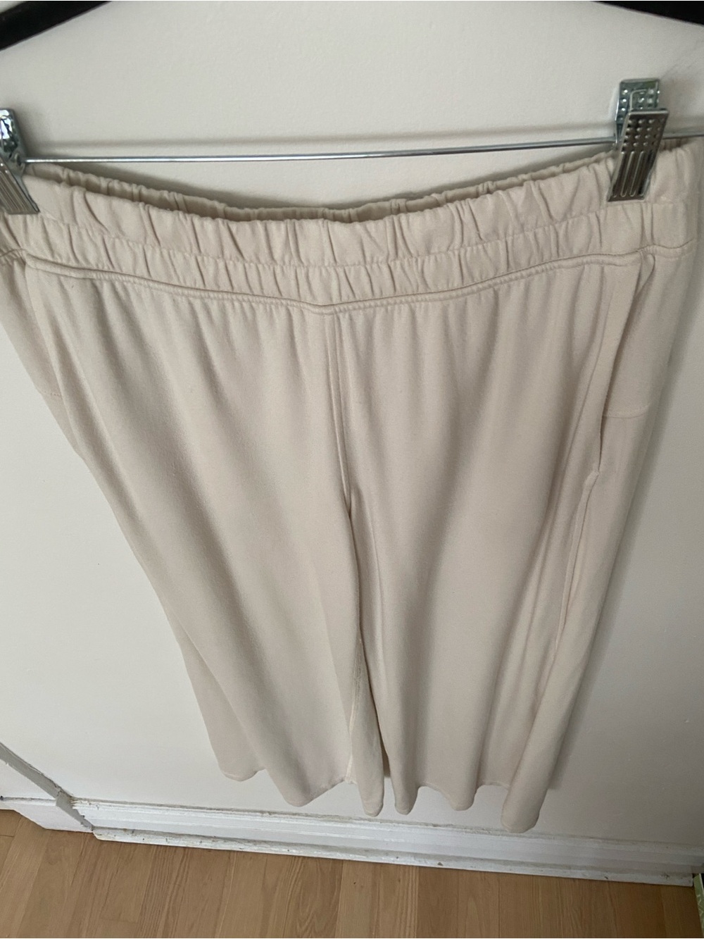 Lululemon BeCalm Mid Rise Wide Leg Pant Light Ivory size Medium - Picture 5 of 10